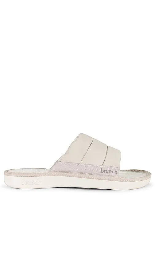 Brunch Poolside in Cream