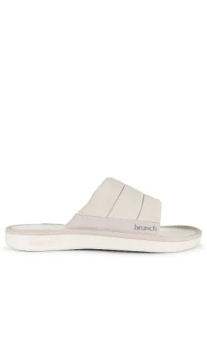 Brunch Poolside in Cream