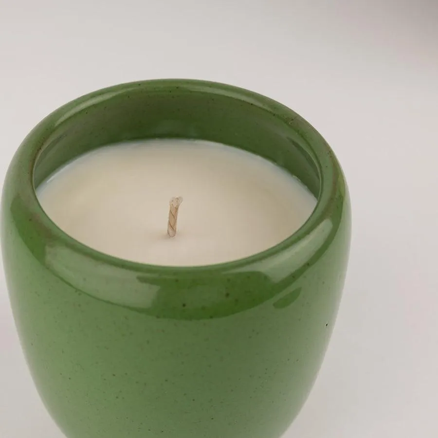 Ceramic candle in scent soft landing