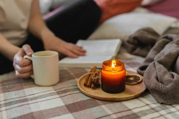Ruya's Handcrafts Amber Single Wick Clear Quartz Stone | Mood Enhancer That Evokes Childhood Memories, Therapy Candles | Manifestation Glow Candles (Lush Nodes)